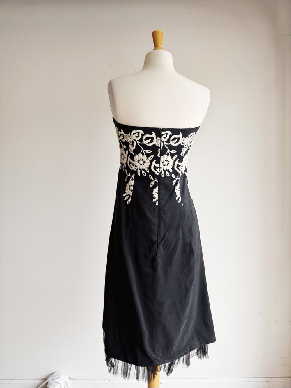 Vintage Laundry Shelli Segal Black Embroidered Strapless Dress 8 Y2K - Picture 4 of 5